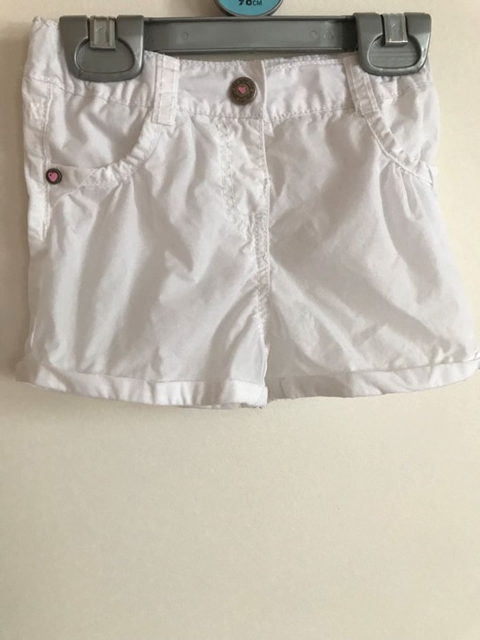 Short blanc neuf 9 mois