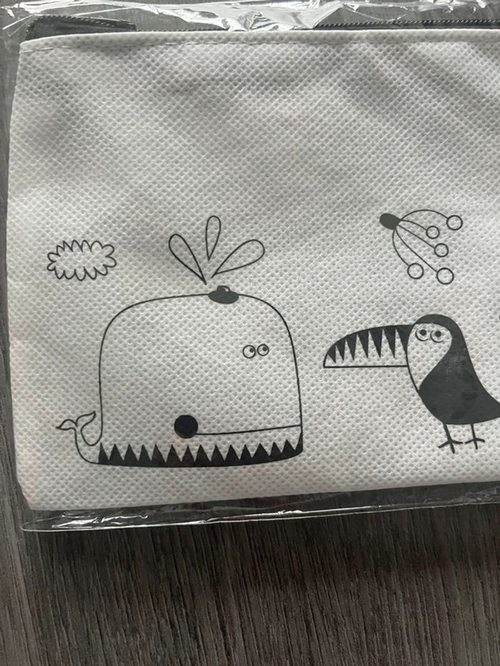 Pochette et crayon neuf Kiabi - photo numéro 4