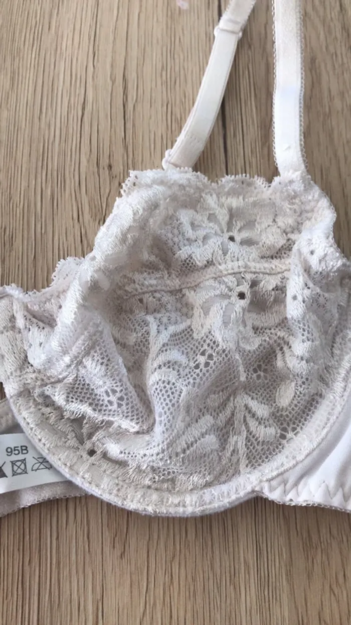 Soutien-gorge 95 B - photo numéro 2