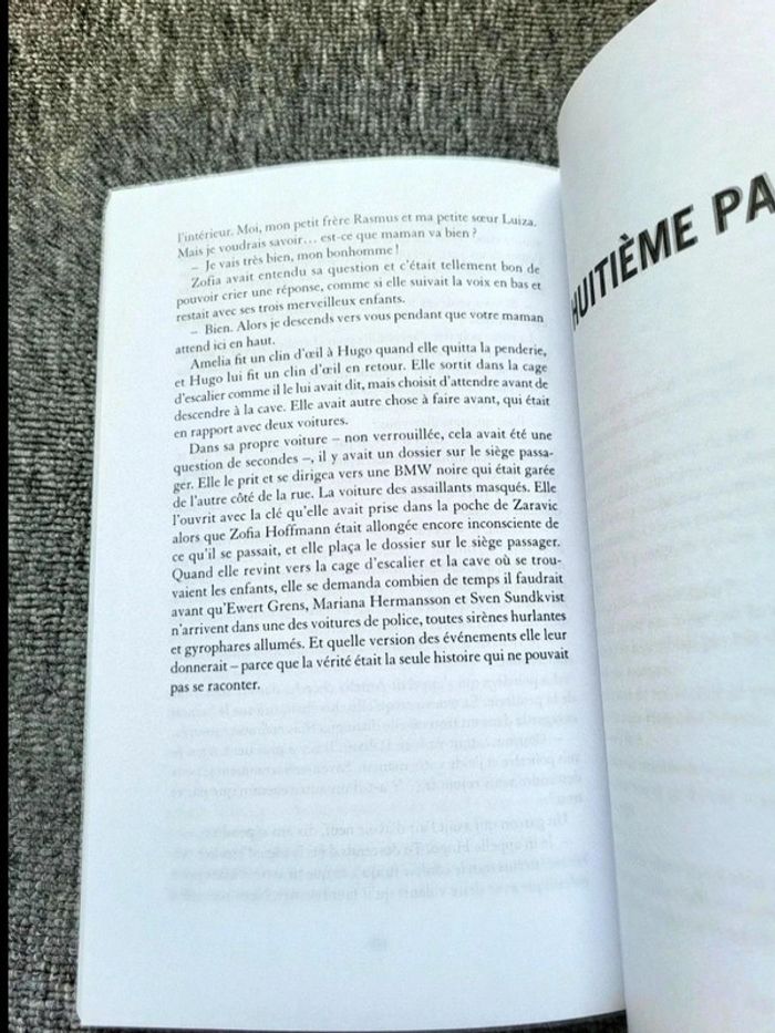 Livre "Qui est là ?" Anders Roslund – Thriller Psychologique – Éd. Mazarine – Comme Neuf - photo numéro 6