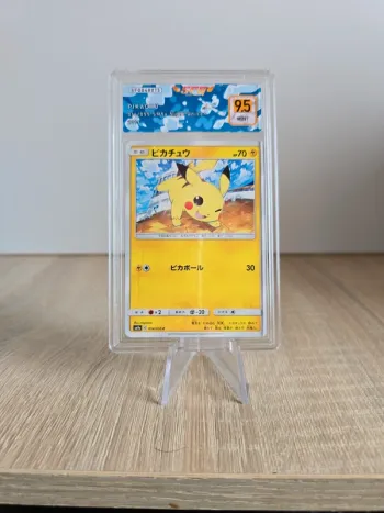 Carte gradée SFG Pikachu 9.5