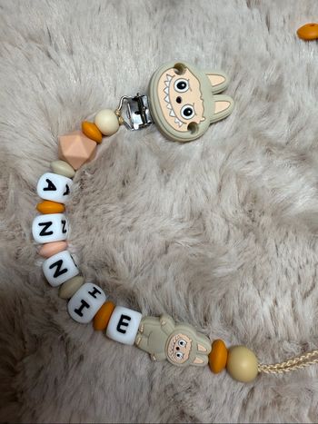 Attache tétine  labubu