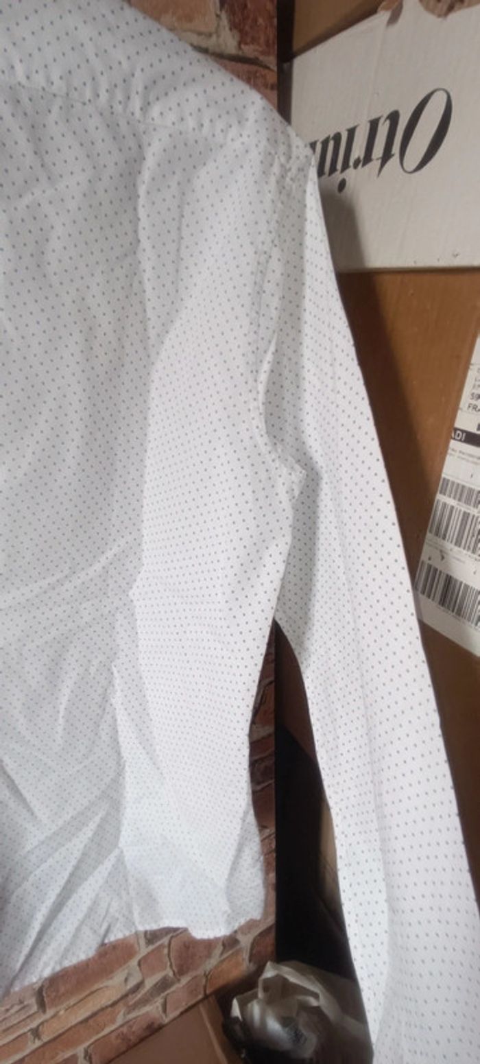 Chemise blanche avec motifs bleus - photo numéro 6