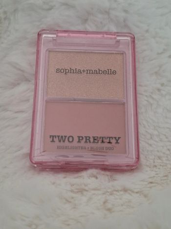 Two Pretty Highlighter & Blush