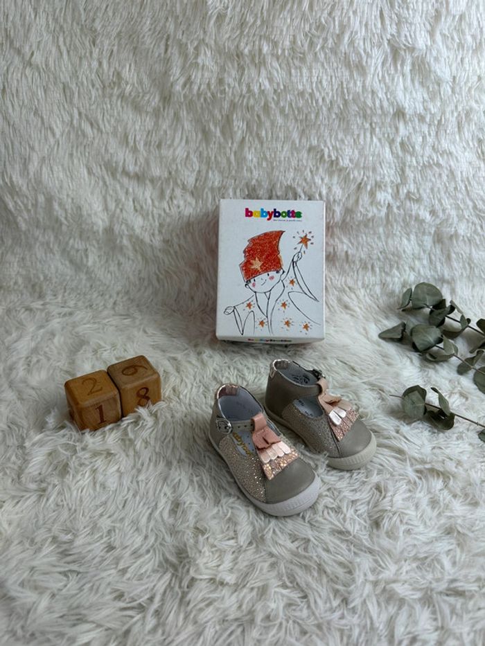Paire de sandales taupes Babybotte taille 18