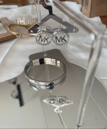 Boucle d’oreille MK
