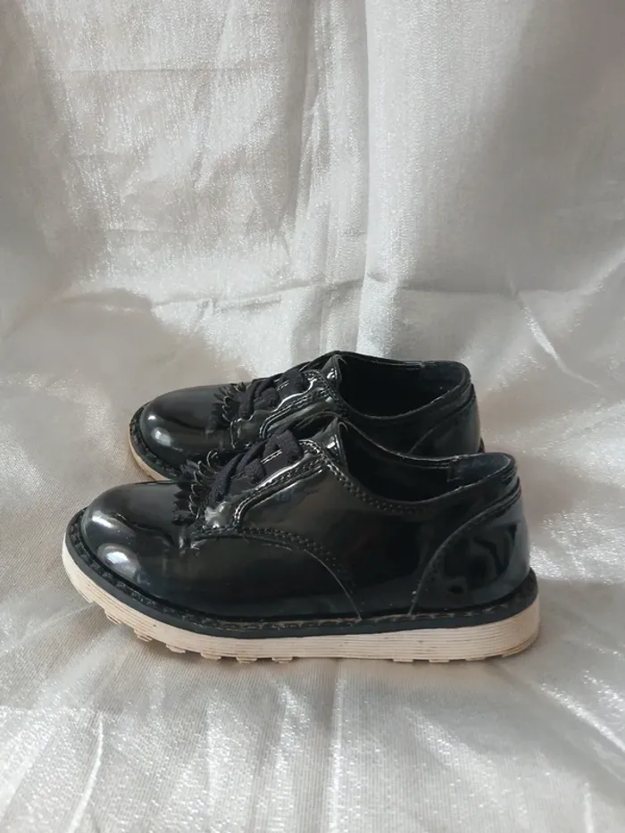 Derbies noires verni pointure 25 - photo numéro 3
