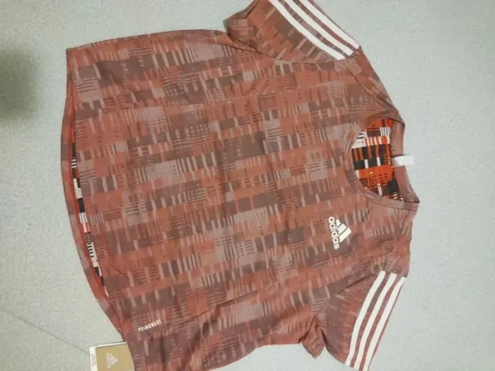 Adidas Tee shirt de sport multicolore
