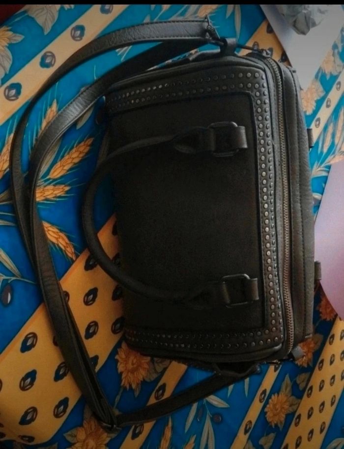 Joli sac à main avec bandoulière Elora