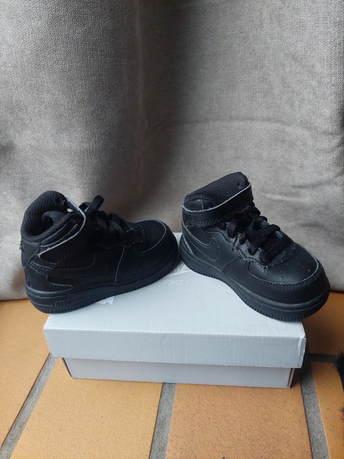 Nike air force 1 Taille 21 - photo numéro 4