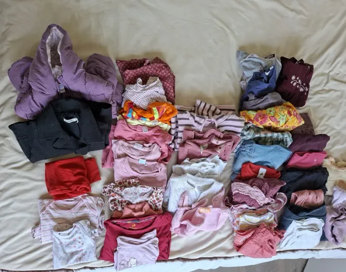 lot de  43 pièces, vêtements fille de 3 mois à 3 ans. en très bon état