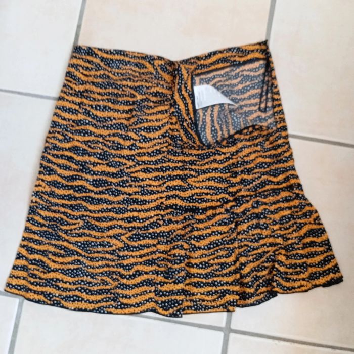 Jupe Courte Bimba Y Lola Taille S 36. Falda Corta Bimba Y Lola Talla S - photo numéro 3