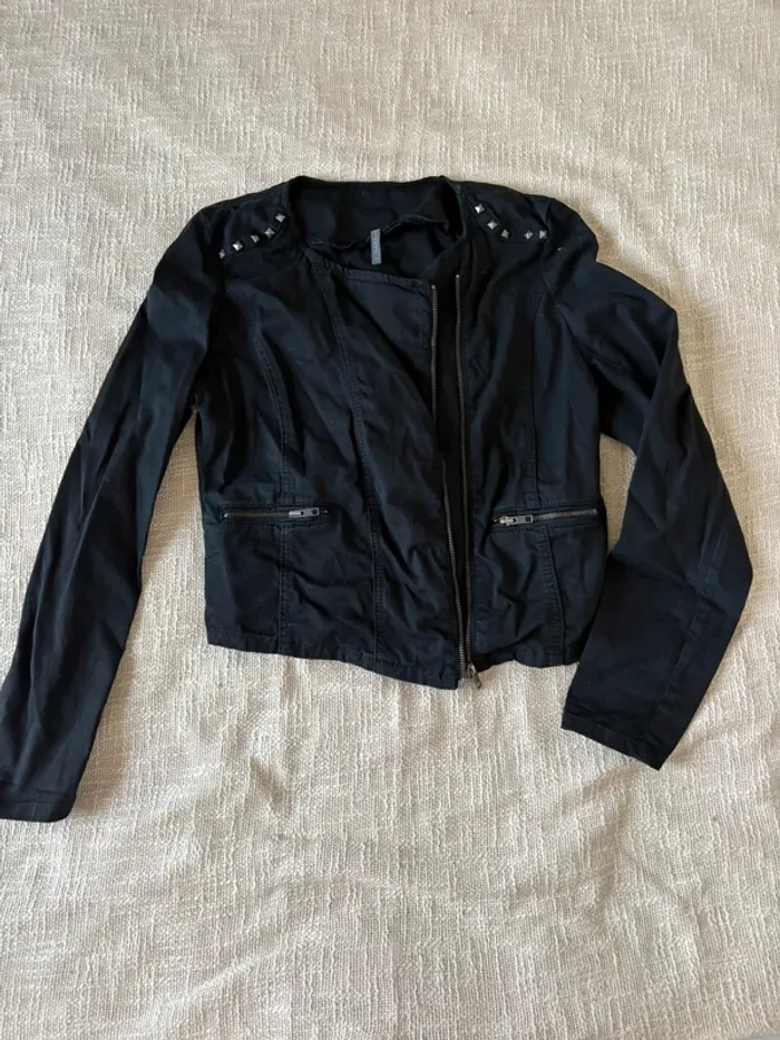 Veste Naf Naf noire cloutée aux épaules – Taille 38