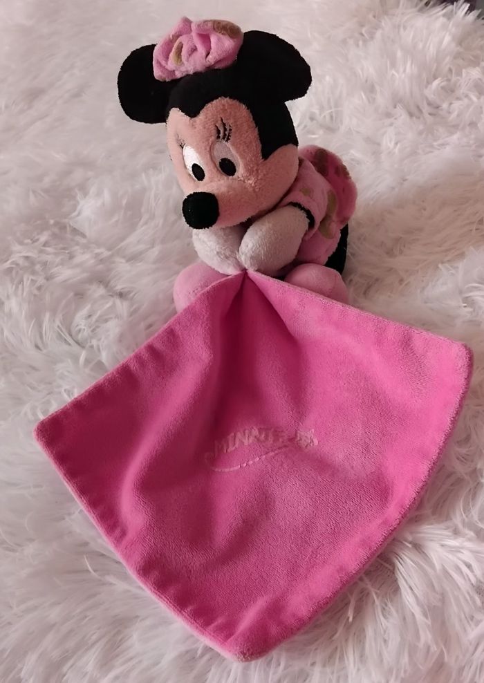 Doudou peluche Minnie- robe phosphorescent avec mouchoir- Disney