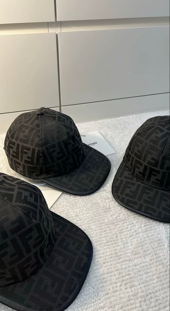 Casquette fendi 