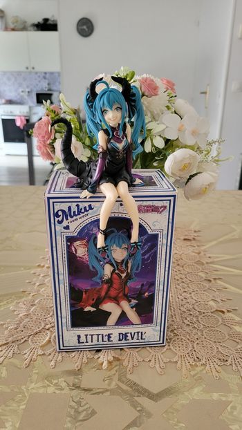 Figurine hatsune miku demon