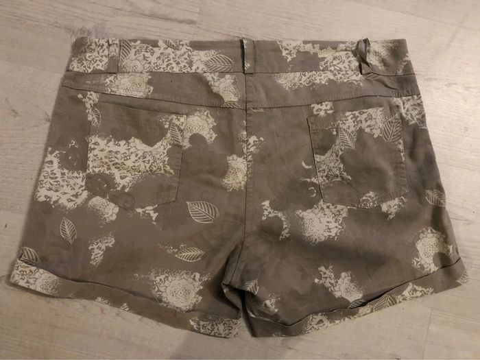 BB11- Short imprimé taupe/beige «  compagnie des aventures » T 46-48 porté 1 h - photo numéro 5