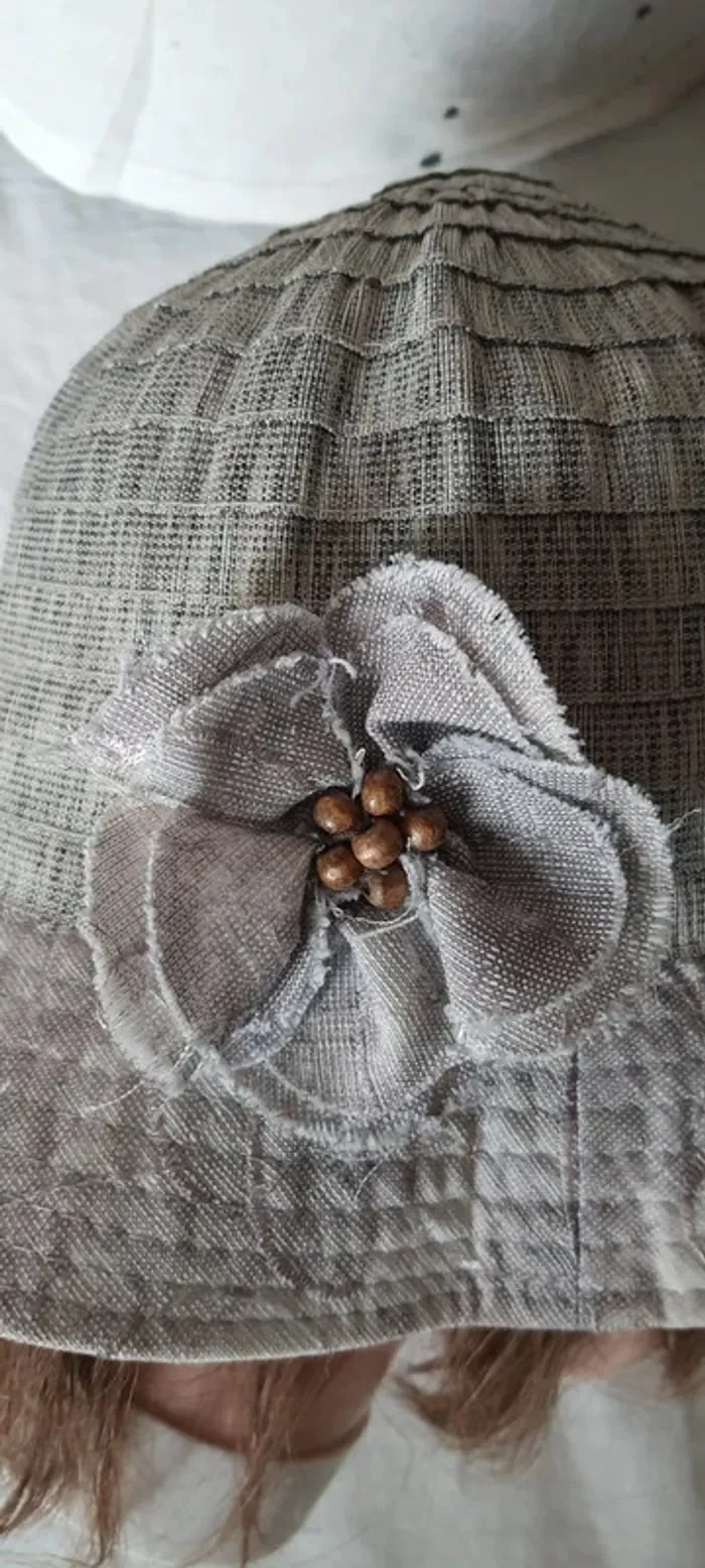 Bob femme "1930" Gris moucheté+ fleur - photo numéro 3