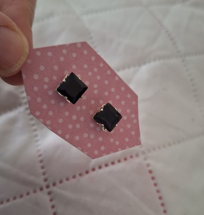 Boucles d'oreilles noires carré neuves - photo numéro 2