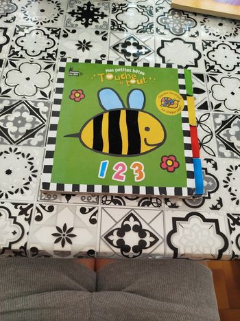 Livre : mes petites bêtes touches a tout