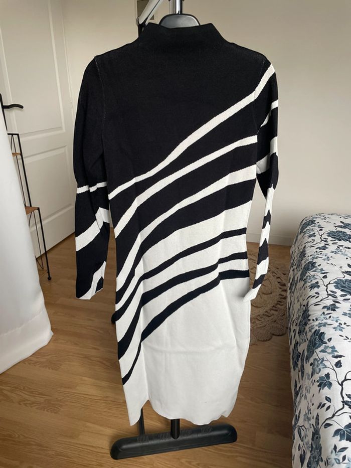 Robe 123 maison123 noir et blanche moulante col montant manches longues taille s/36 neuve - photo numéro 3