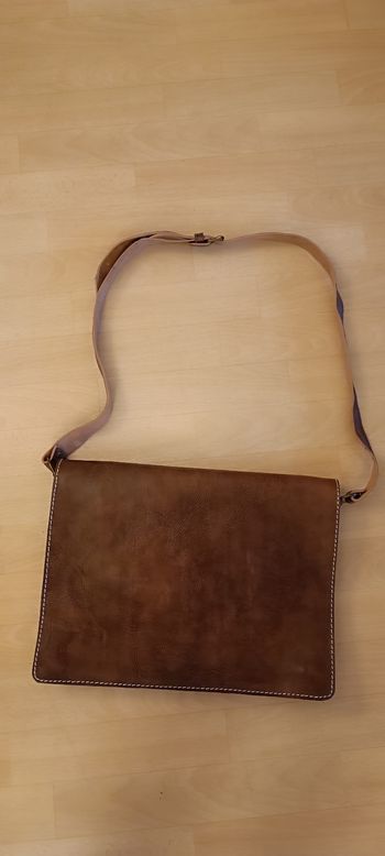 Grande sacoche en cuir neuve