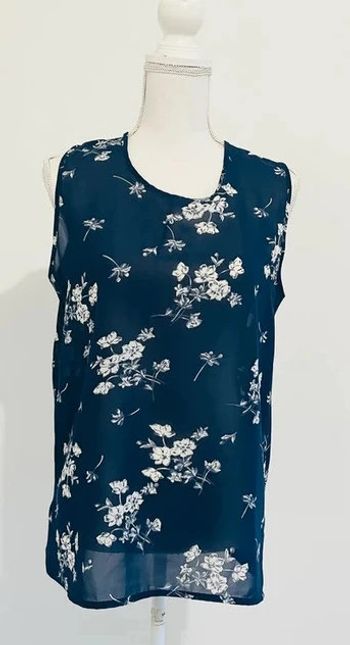 Débardeur bleu marine fleuris