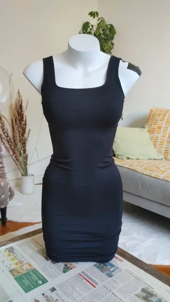 Mini robe moulant gainant noir côtelé mi-cuisse