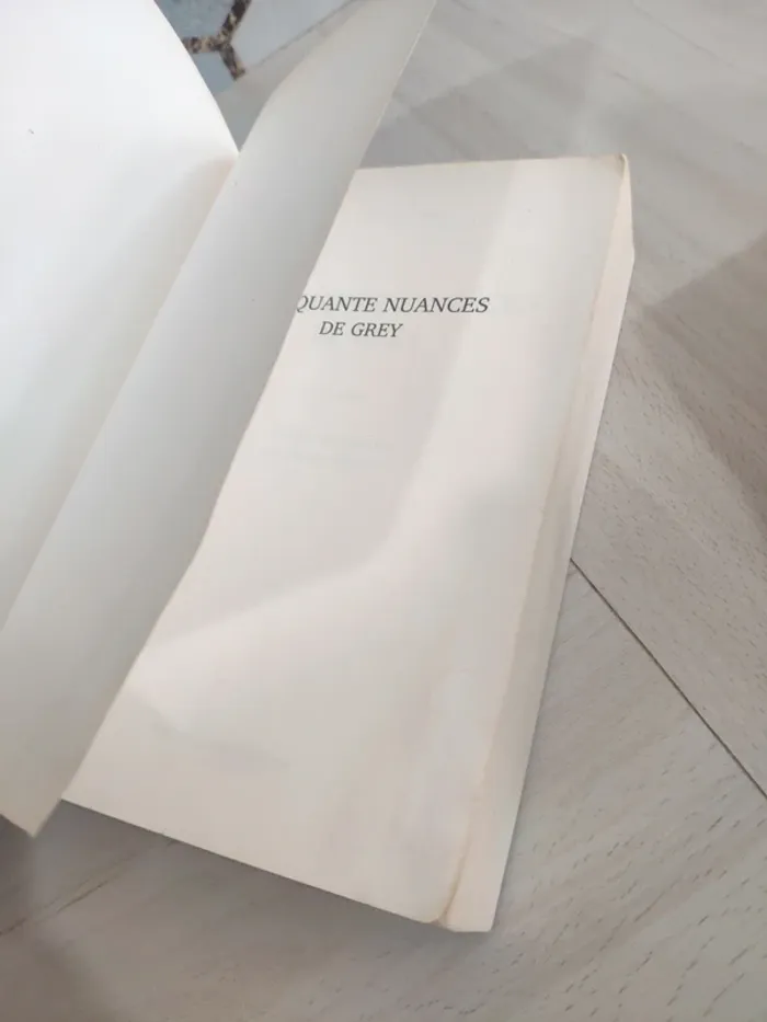 Lot 3 tomes trilogie Cinquante nuances de Grey plus sombres plus claires James - photo numéro 7