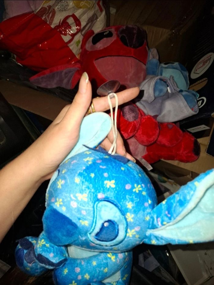 Peluche Stitch à accrocher à une fenêtre - photo numéro 2