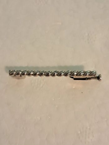 Adorable broche barette torsadée