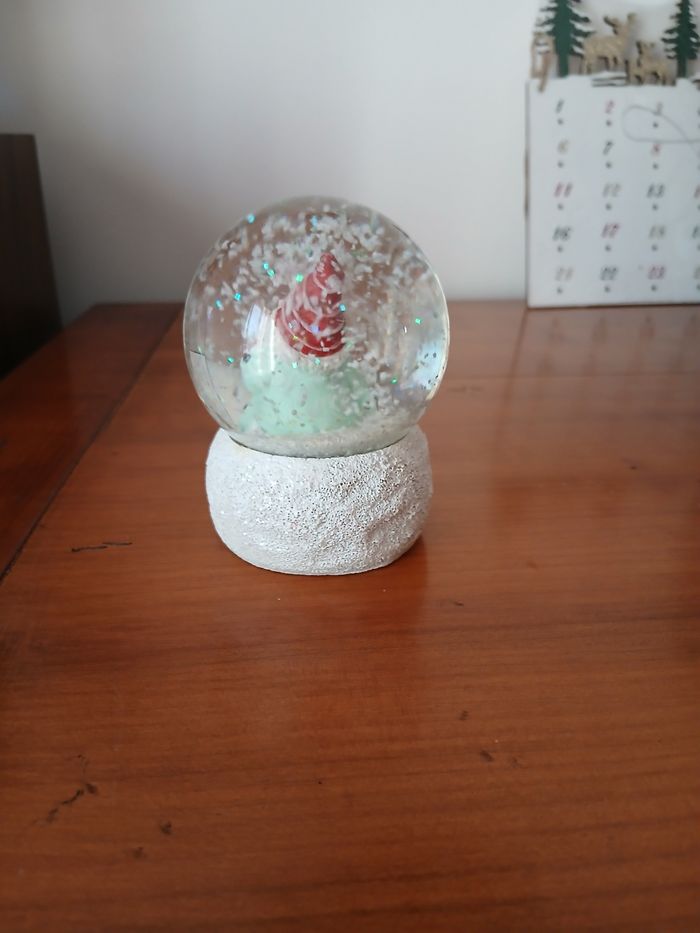Boule à neige "Petit Lutin/ Gnome" sur socle - photo numéro 4