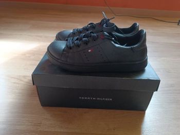 Baskets noires Tommy Hilfiger 36