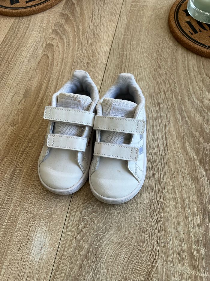 Baskets adidas 22 - photo numéro 2