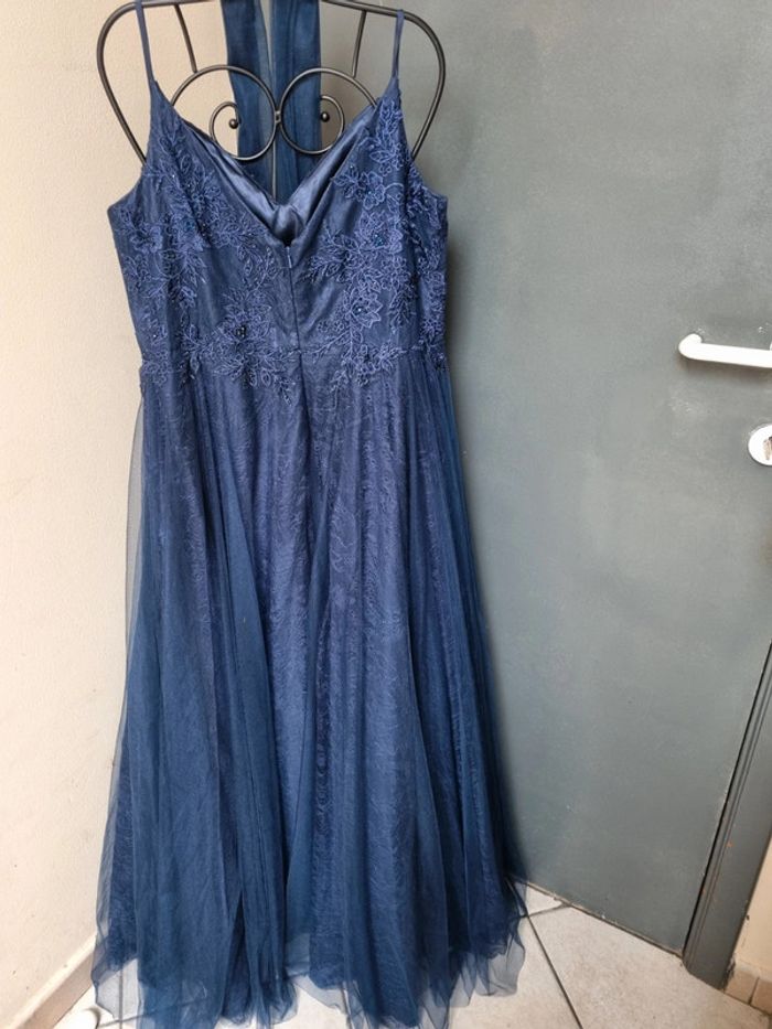 Robe d'occasion avec dentelle et foulard. - photo numéro 4