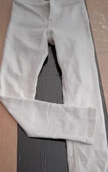 Très joli jean blanc Jennyfer taille 30 en parfait état