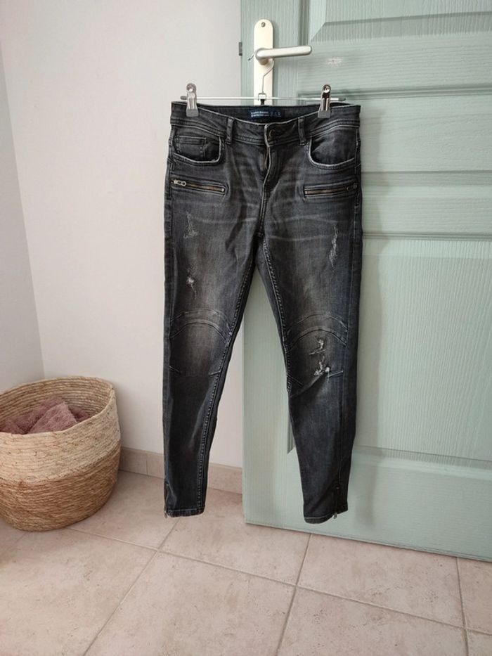 Jean slim style motard gris froncé
