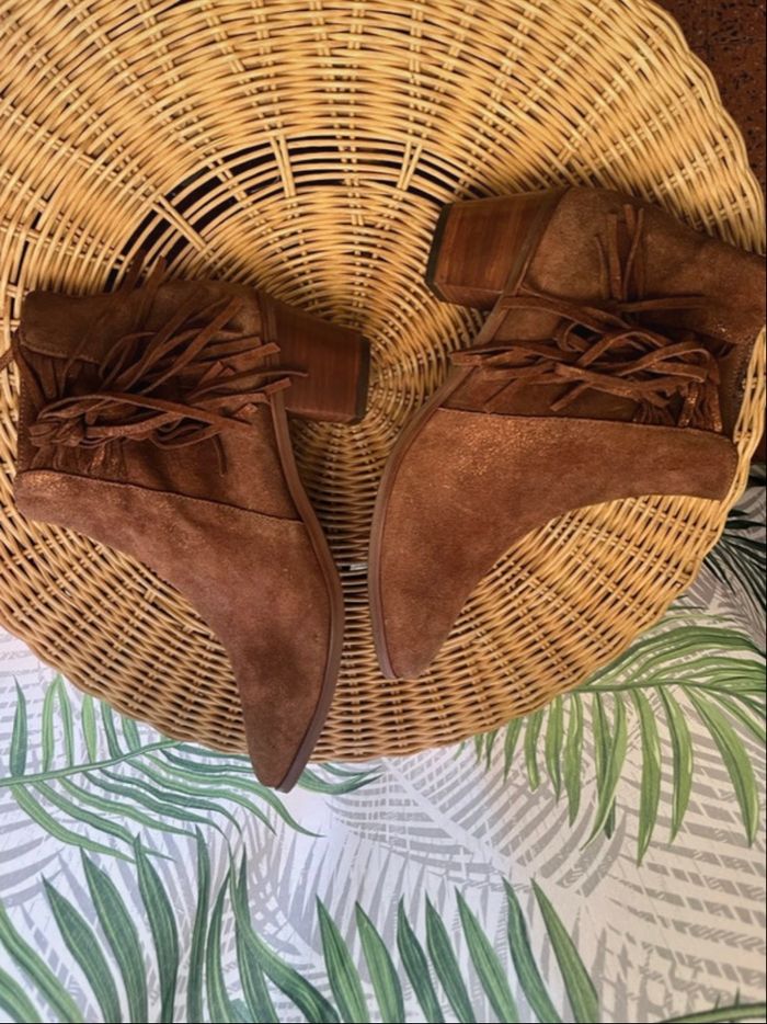 Magnifiques bottines avec des franges.alliant élégance  et modernité - photo numéro 6