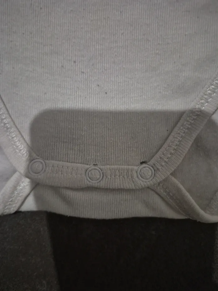 Lot 6 bodies manches courtes taille 12 mois bébé fille - photo numéro 17