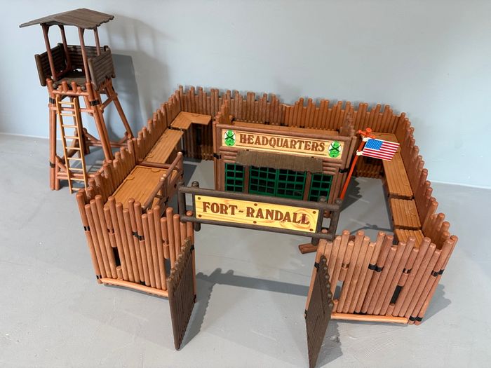 Playmobil fort Randall Western cowboy indien tour de garde quartier général drapeau US - photo numéro 7