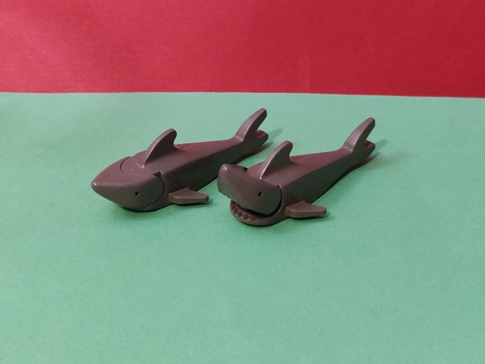 Lot 2 requins vintage gris Lego - en excellent état - vrai Lego