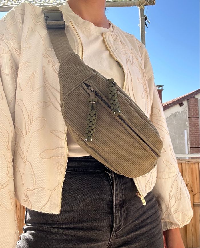 Sac banane velours kaki spacieux - photo numéro 2