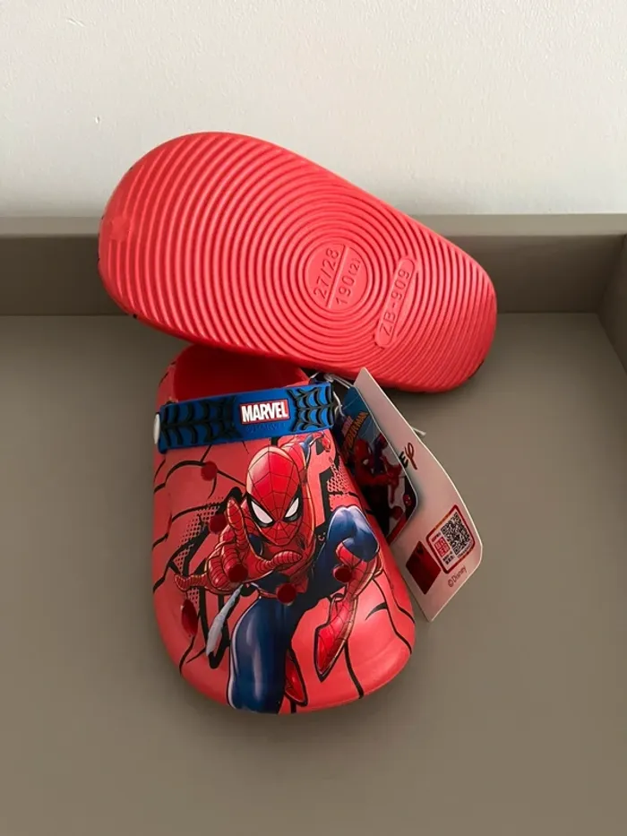 Claquettes Spiderman pointure 27 - photo numéro 4