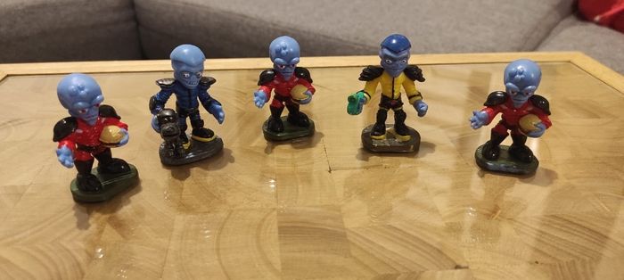 Lot de 5 extraterrestres jouets /figurines