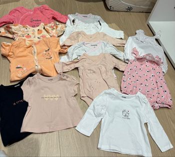 Lot vêtements filles 1 mois