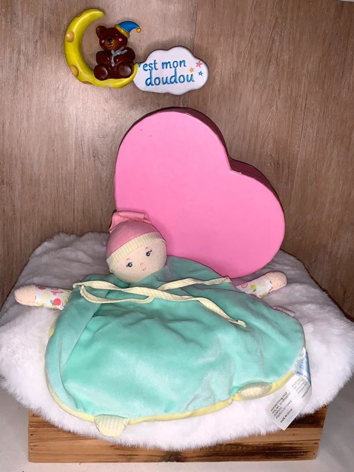 COR07 doudou poupée corolle