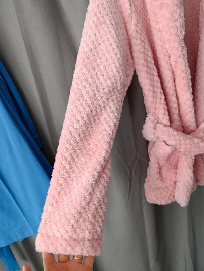 Peignoir court femme neuf
Taille 44/46
Marque esmara - photo numéro 2