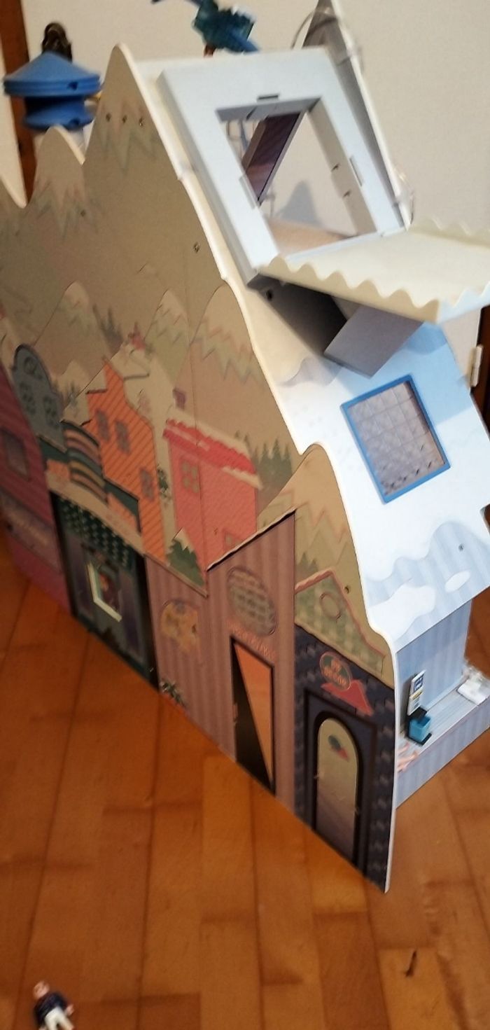 Maison de poupées LOL