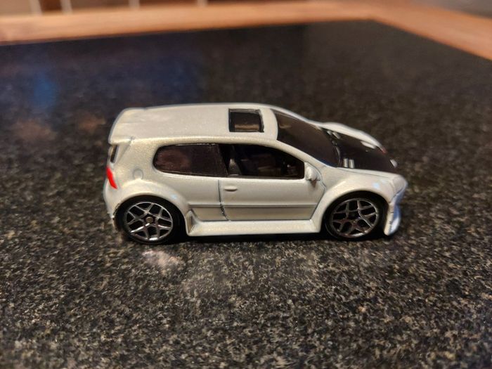 Volkswagen Golf GTI couleur blanc nacré - photo numéro 4