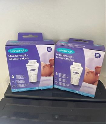 Deux  boîtes de sachets de conservation de lait lansinoh neuves 